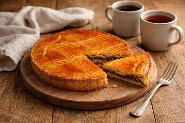 panehestia-gateau-basque-cerises-noire-medium